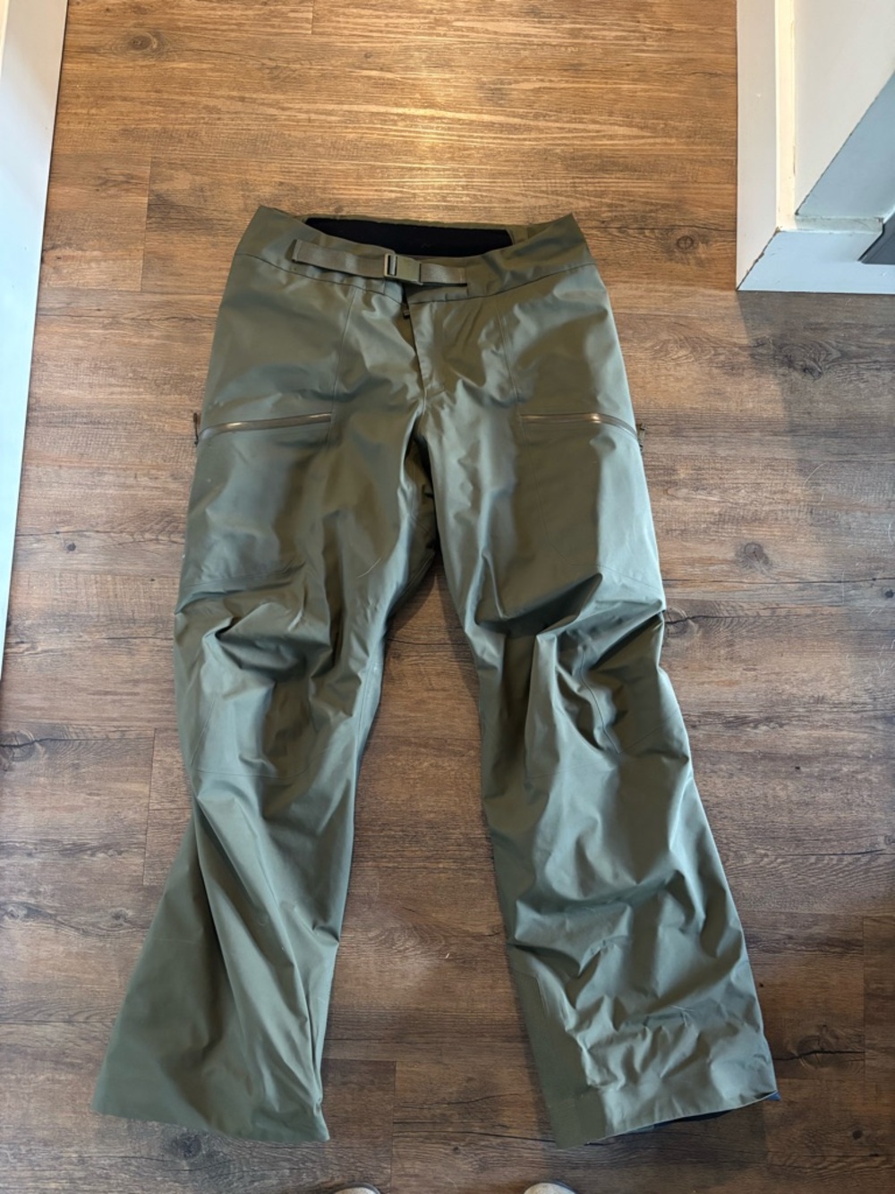 Arc’teryx Women’s M Sentinel Insulated Ski Pant Olive Green size 10